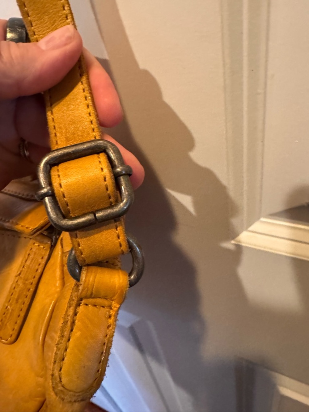 Vilencia Woven Leather  Round Crossbody Bag - Picture 8 of 16